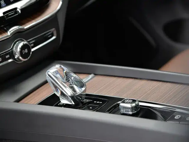 Volvo XC60 — Фото автомобиля 7