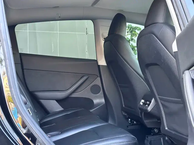 Tesla Model Y — Фото автомобиля 10