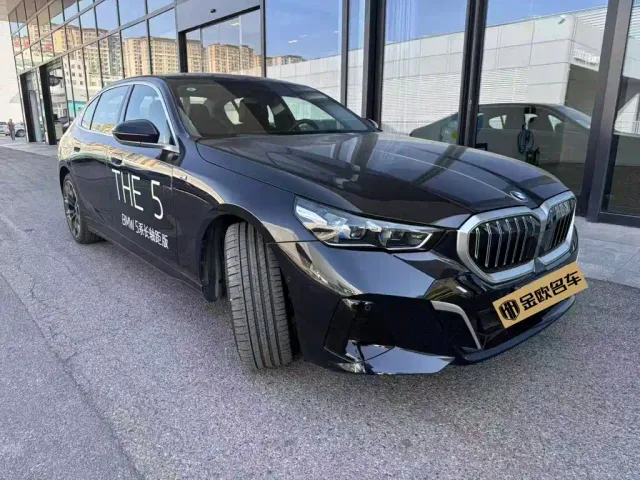 BMW 5 Series — Фото автомобиля 2