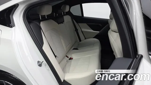 BMW 5-Series — Фото автомобиля 11