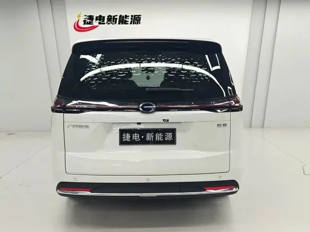 GAC Trumpchi E8 — Фото автомобиля 4