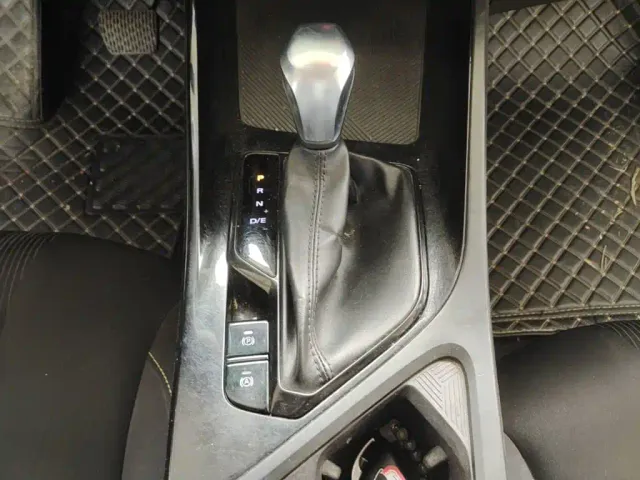 Roewe i5 — Фото автомобиля 13
