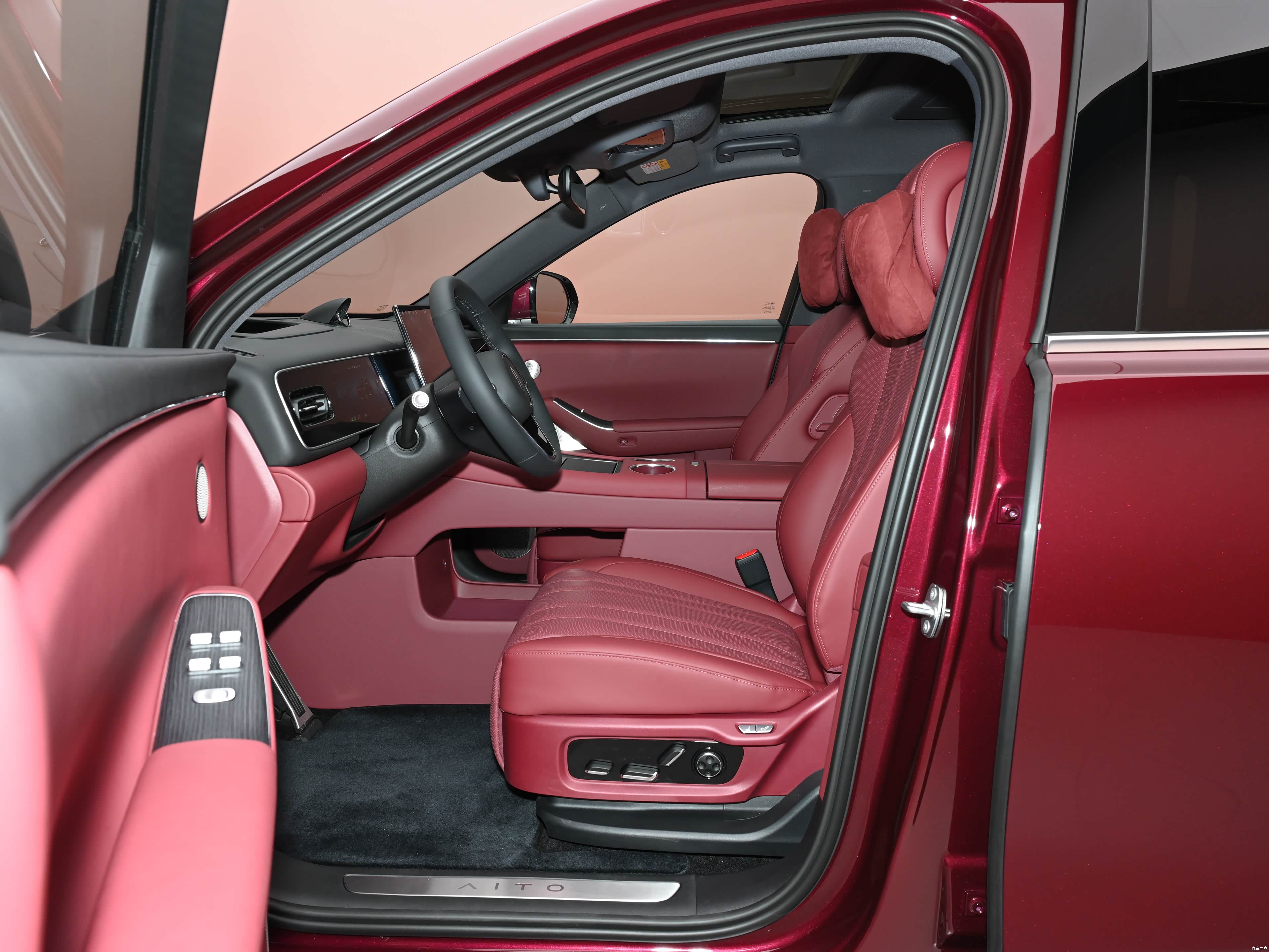 AITO M7 EREV Ultra 5 seats 4wd — Фото автомобиля 6