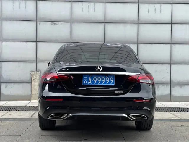 Mercedes-Benz E-Class — Фото автомобиля 7