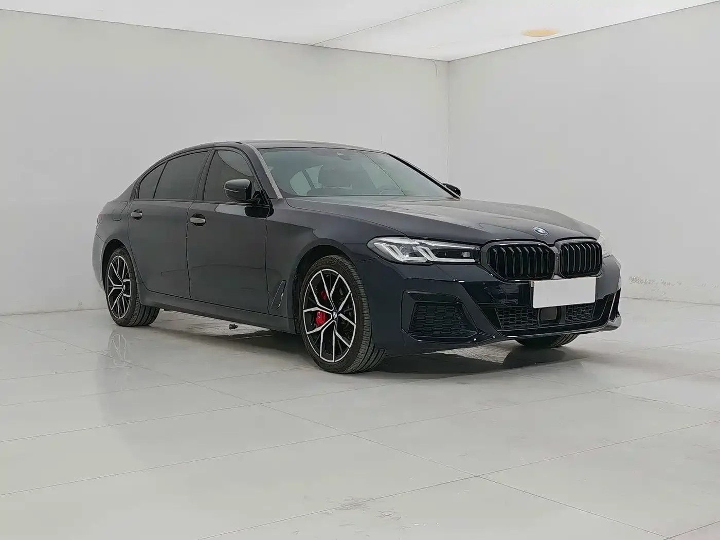 BMW BMW 5 Series 2022 530Li Exclusive M Sport Package — Фото автомобиля 3