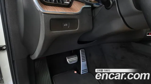 Volvo XC60 Generation 2 — Фото автомобиля 30
