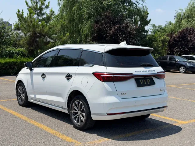 BYD Song MAX — Фото автомобиля 5