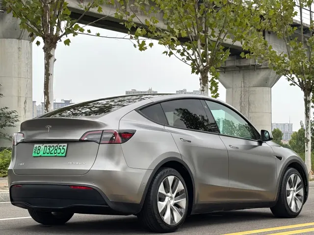 Tesla Model Y — Фото автомобиля 5