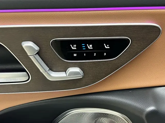 Mercedes-Benz E-Class — Фото автомобиля 18