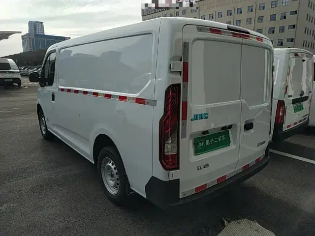 JMC E-Fushun — Фото автомобиля 4