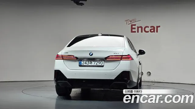 BMW 5 Series G60 — Фото автомобиля 4