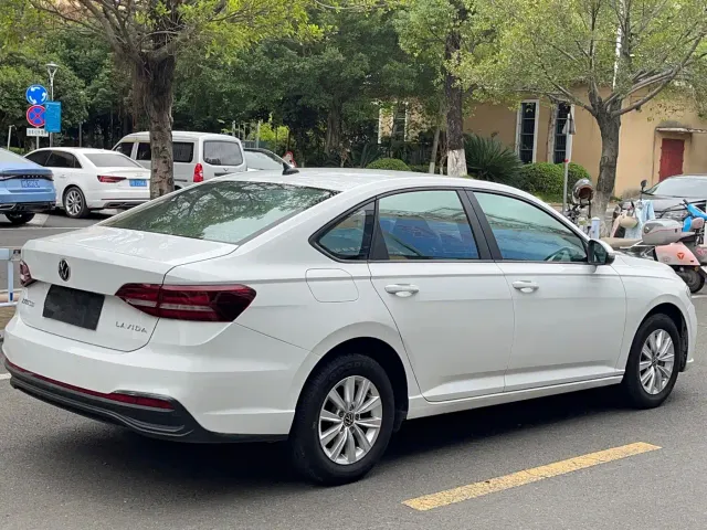 Volkswagen Lavida — Фото автомобиля 6