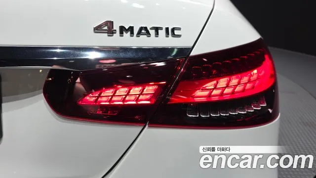Mercedes-Benz E-Class — Фото автомобиля 20