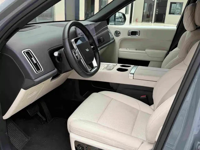 Li Auto L8 — Фото автомобиля 4