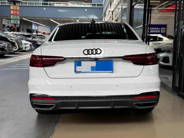 Audi A4L — Фото автомобиля 16