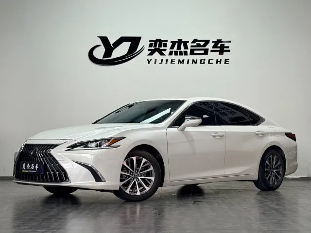 Фотография автомобиля — Lexus ES