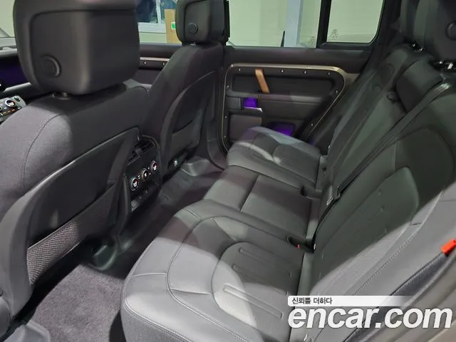Land Rover Defender — Фото автомобиля 13