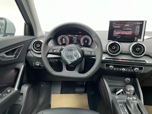 Audi Q2L — Фото автомобиля 12