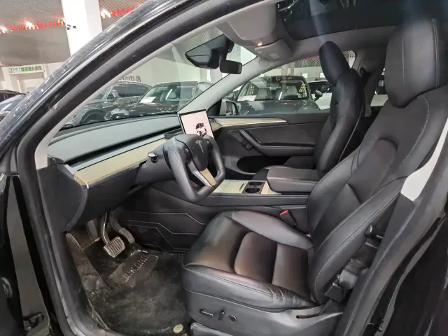 Tesla Model Y — Фото автомобиля 8