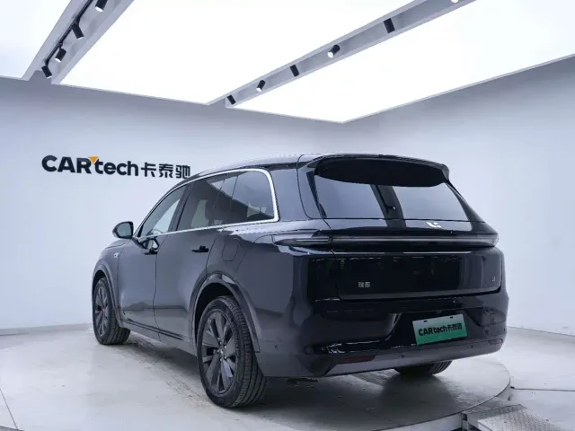 Li Auto L8 — Фото автомобиля 12