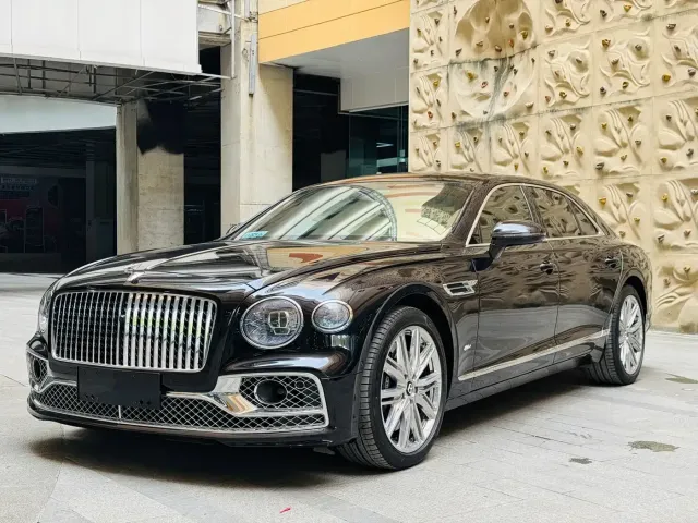 Фотография автомобиля — Bentley Flying Spur