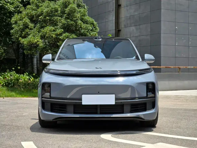 Li Auto L8 — Фото автомобиля 2