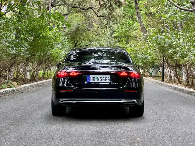 Mercedes-Benz E-Class — Фото автомобиля 8