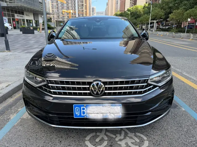 Фотография автомобиля — Volkswagen Magotan