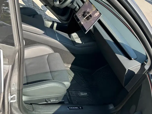 Tesla Model 3 — Фото автомобиля 4