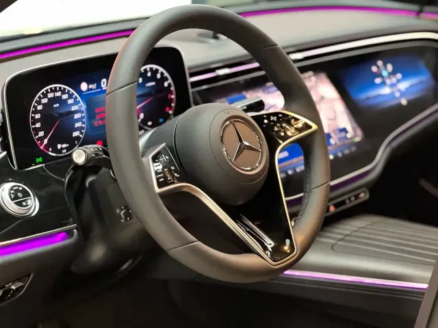 Mercedes-Benz E-Class — Фото автомобиля 7