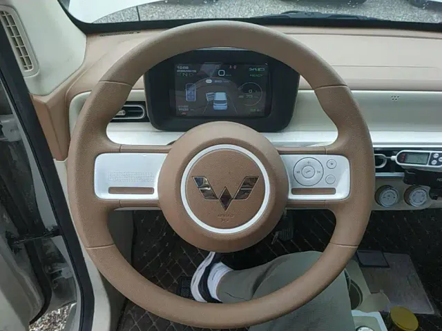 Wuling Hongguang Mini EV — Фото автомобиля 10