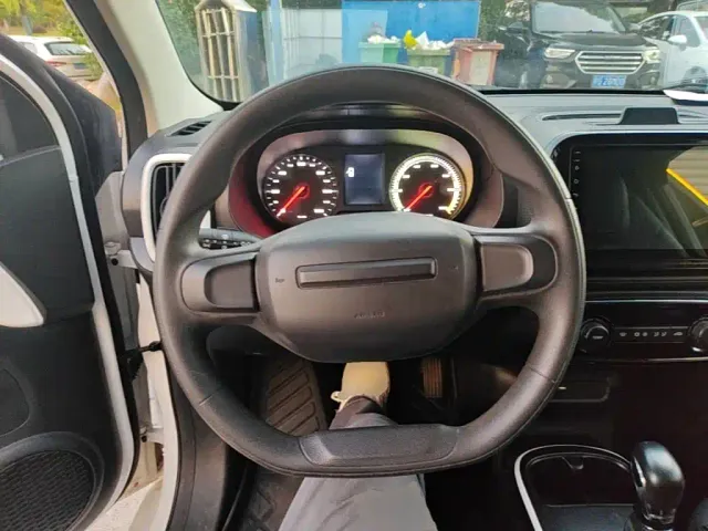 Roewe Clever — Фото автомобиля 10