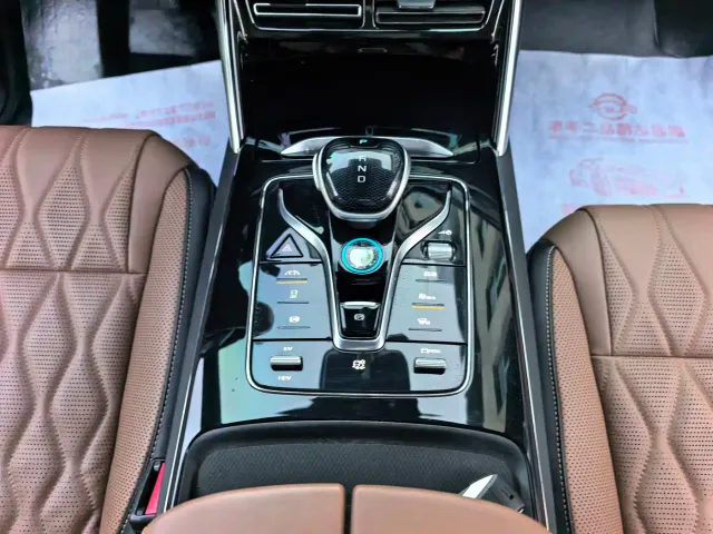 BYD Tang — Фото автомобиля 12