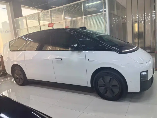 Li Auto MEGA — Фото автомобиля 18