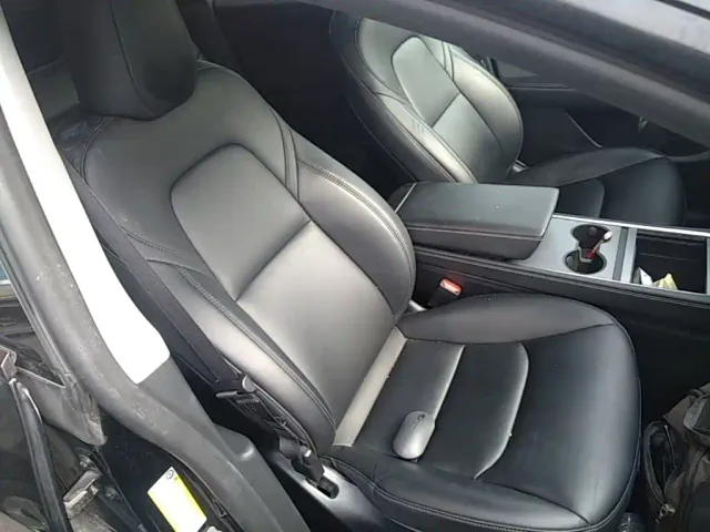 Tesla Model Y — Фото автомобиля 24
