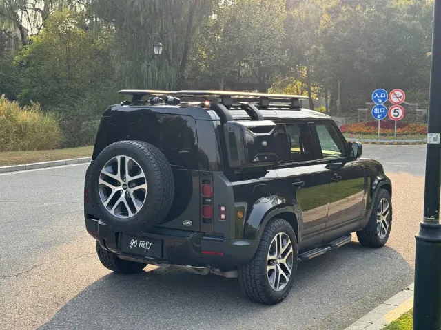 Land Rover Defender — Фото автомобиля 6