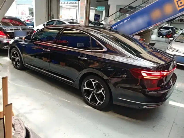Volkswagen Passat — Фото автомобиля 4
