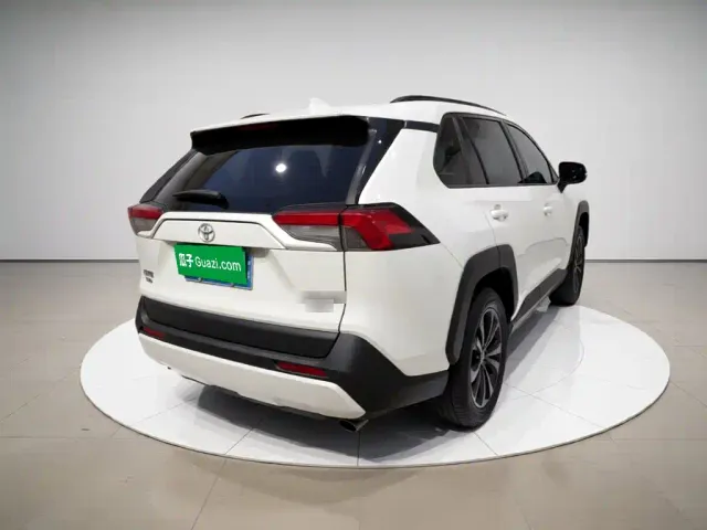 Toyota RAV4 — Фото автомобиля 4