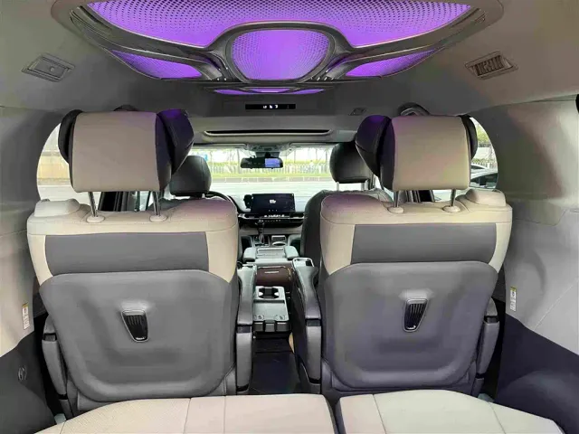 Toyota Sienna — Фото автомобиля 22