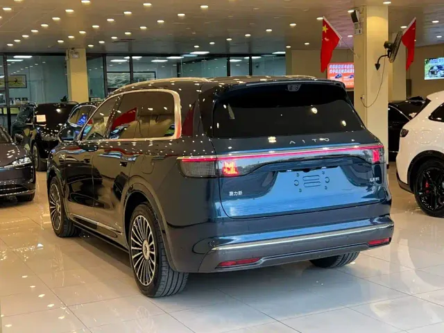 Aito M8 — Фото автомобиля 6