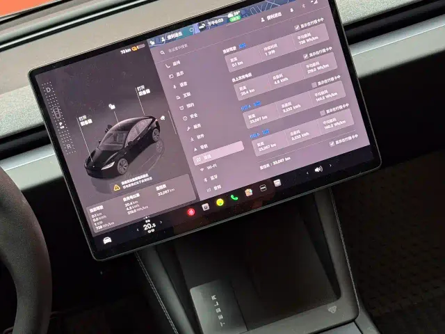 Tesla Model 3 — Фото автомобиля 9
