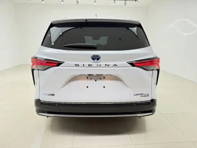 Toyota Sienna — Фото автомобиля 12