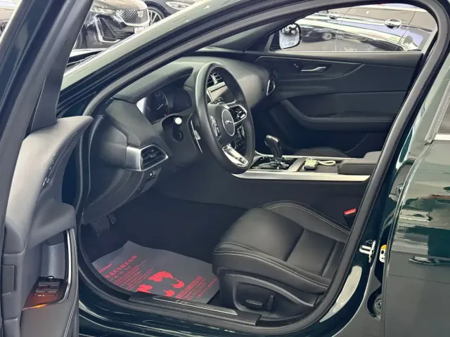 Jaguar XEL — Фото автомобиля 5