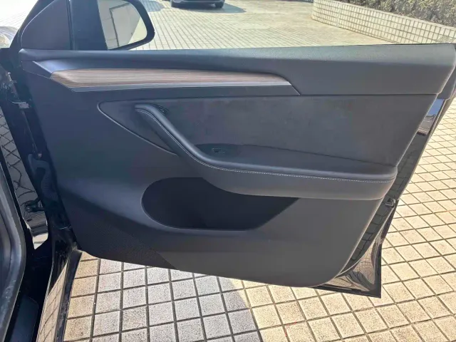 Tesla Model Y — Фото автомобиля 8