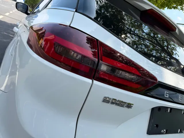 Geely Boyue — Фото автомобиля 15