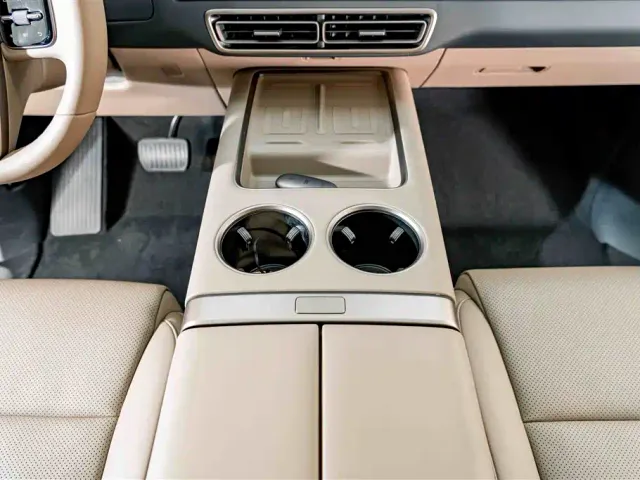 Li Auto MEGA — Фото автомобиля 14