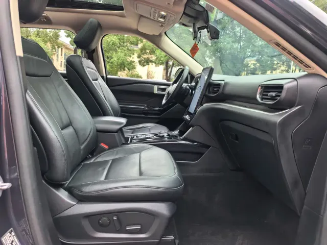 Ford Explorer — Фото автомобиля 12