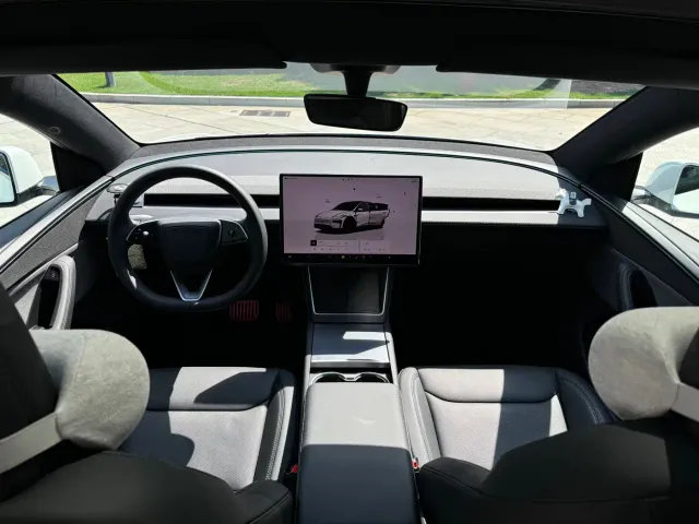 Tesla Model Y — Фото автомобиля 6
