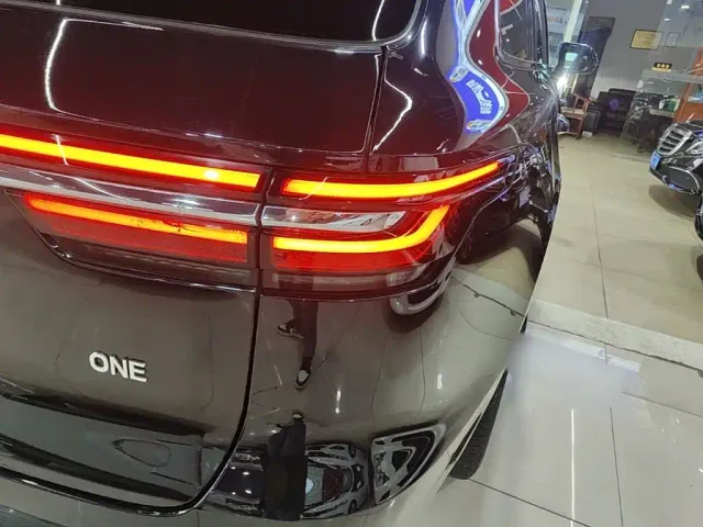 Li Auto ONE — Фото автомобиля 7