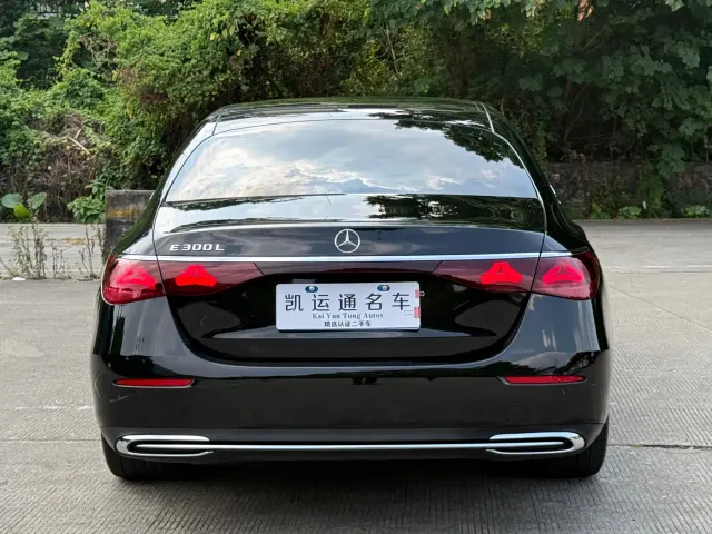 Mercedes-Benz E-Class — Фото автомобиля 13